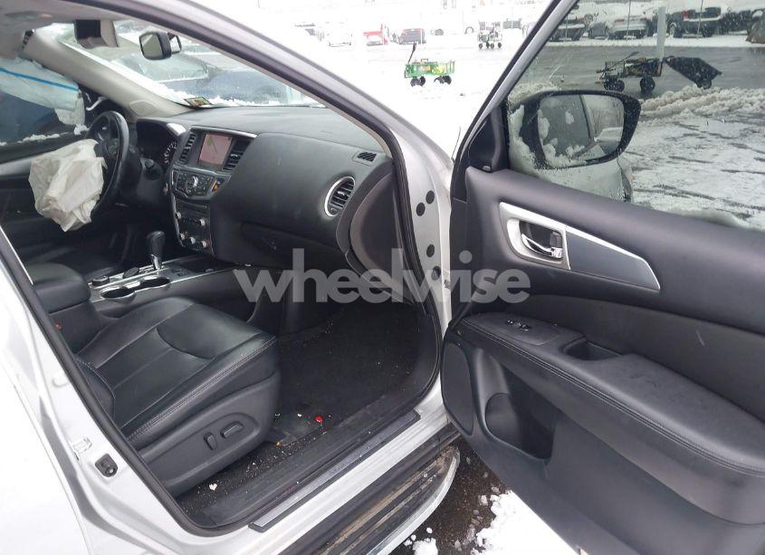 Photo 5 of 2018 Nissan Pathfinder SL (VIN 5N1DR2MM3JC655796)