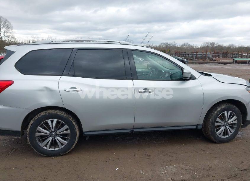 Photo 13 of 2018 Nissan Pathfinder SV (VIN 5N1DR2MM3JC661954)