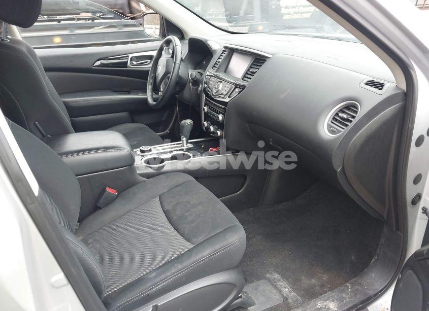 Photo 5 of 2018 Nissan Pathfinder SV (VIN 5N1DR2MM3JC661954)