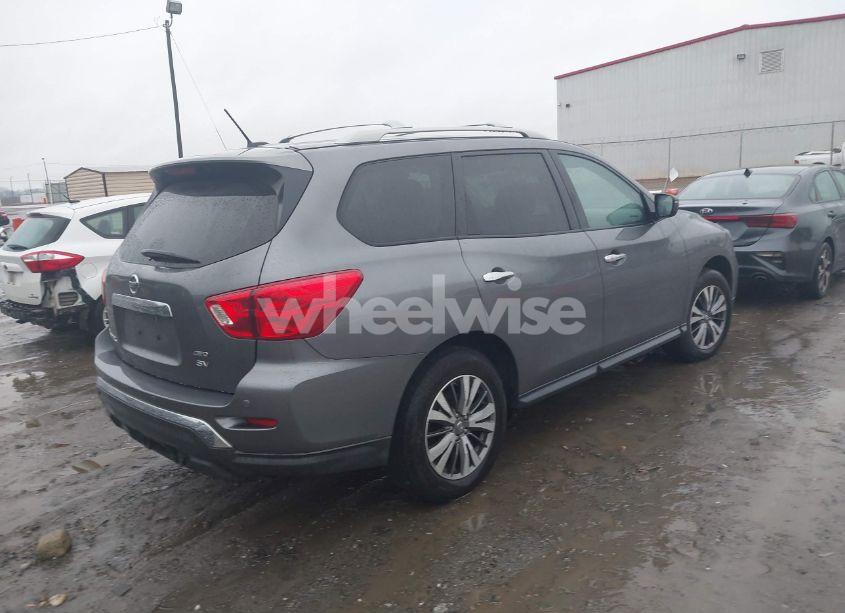 Photo 4 of 2018 Nissan Pathfinder SV (VIN 5N1DR2MM3JC663963)