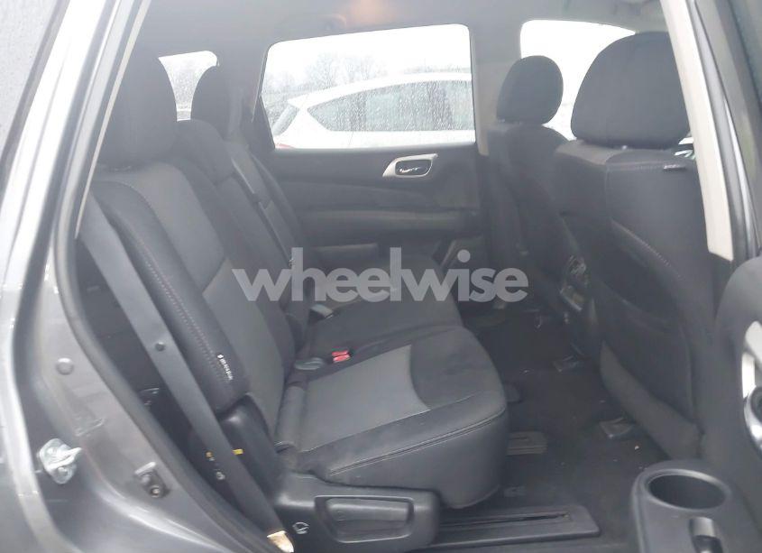 Photo 8 of 2018 Nissan Pathfinder SV (VIN 5N1DR2MM3JC663963)