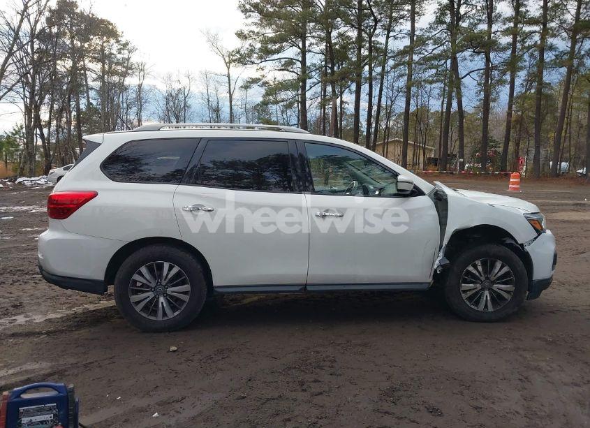 Photo 13 of 2018 Nissan Pathfinder SV (VIN 5N1DR2MM3JC664174)