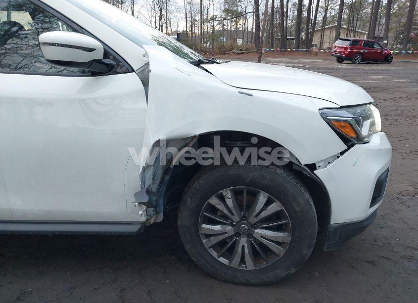 Photo 6 of 2018 Nissan Pathfinder SV (VIN 5N1DR2MM3JC664174)