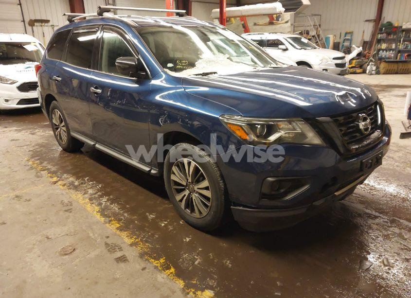 2019 Nissan Pathfinder S (VIN 5N1DR2MM3KC595648) main photo