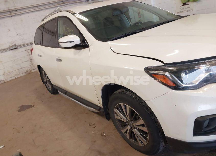 2019 Nissan Pathfinder SV (VIN 5N1DR2MM3KC641608) main photo