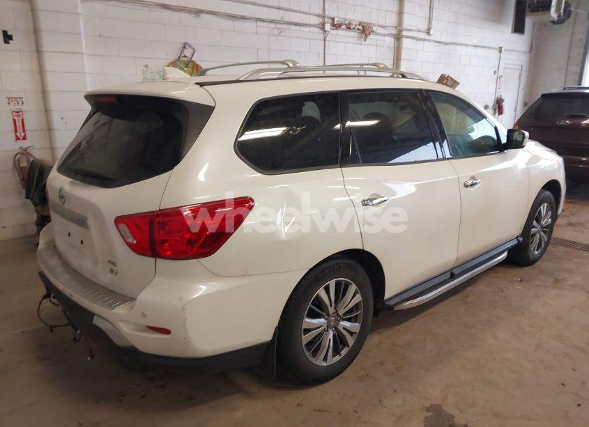 Photo 4 of 2019 Nissan Pathfinder SV (VIN 5N1DR2MM3KC641608)