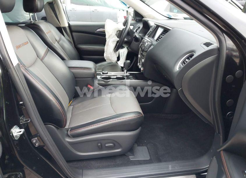 Photo 5 of 2019 Nissan Pathfinder SL (VIN 5N1DR2MM3KC649949)