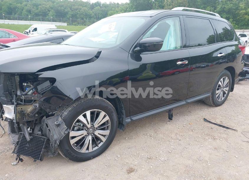 Photo 2 of 2017 Nissan Pathfinder SV (VIN 5N1DR2MM4HC611235)