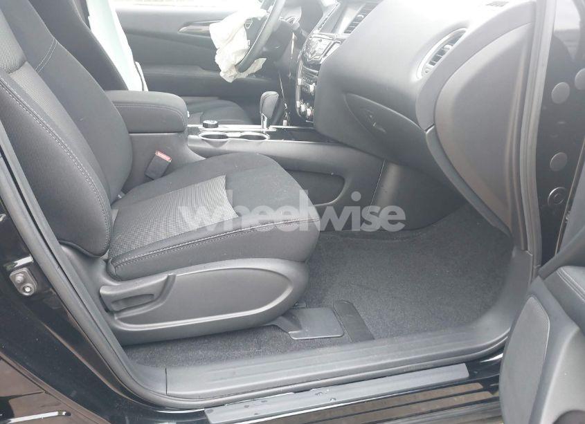 Photo 5 of 2017 Nissan Pathfinder SV (VIN 5N1DR2MM4HC611235)