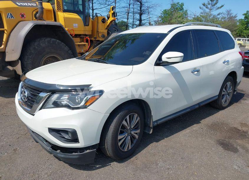 Photo 2 of 2017 Nissan Pathfinder SV (VIN 5N1DR2MM4HC620937)