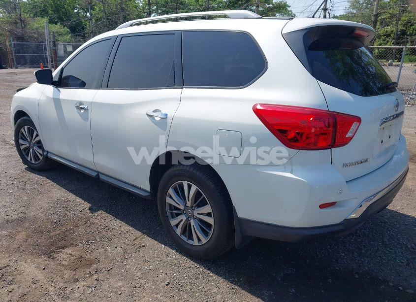 Photo 3 of 2017 Nissan Pathfinder SV (VIN 5N1DR2MM4HC620937)