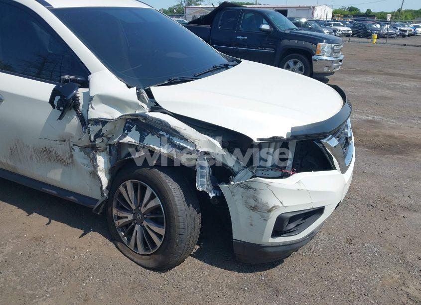 Photo 6 of 2017 Nissan Pathfinder SV (VIN 5N1DR2MM4HC620937)