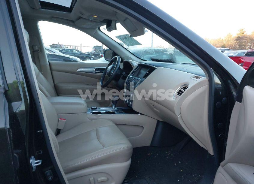 Photo 5 of 2017 Nissan Pathfinder SL (VIN 5N1DR2MM4HC630884)