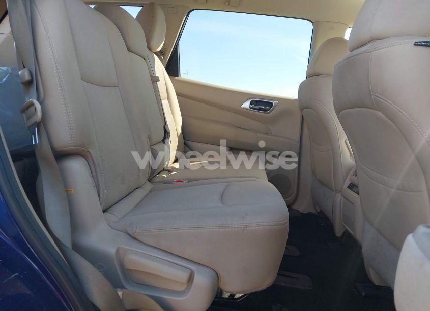 Photo 8 of 2017 Nissan Pathfinder SV (VIN 5N1DR2MM4HC631842)