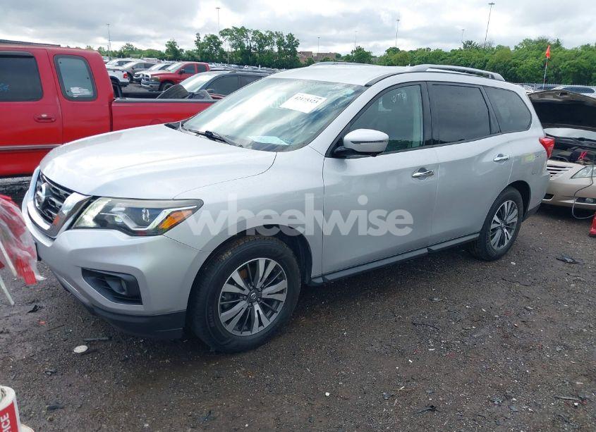 Photo 2 of 2017 Nissan Pathfinder SL (VIN 5N1DR2MM4HC680569)