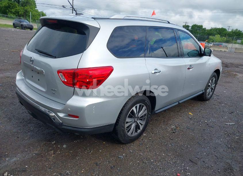 Photo 4 of 2017 Nissan Pathfinder SL (VIN 5N1DR2MM4HC680569)