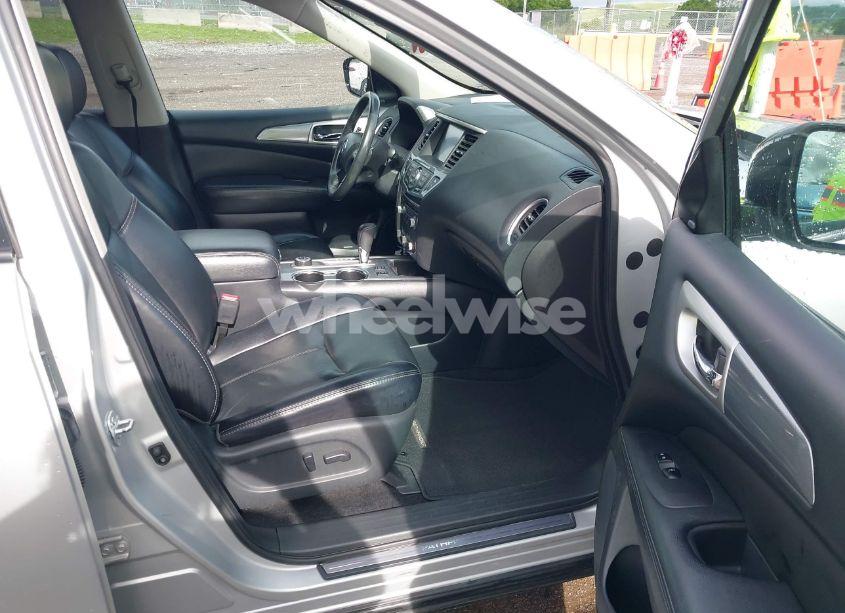 Photo 5 of 2017 Nissan Pathfinder SL (VIN 5N1DR2MM4HC680569)