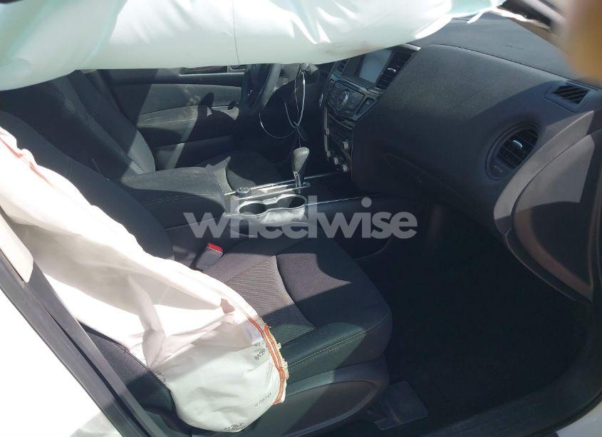 Photo 5 of 2017 Nissan Pathfinder S (VIN 5N1DR2MM4HC682385)