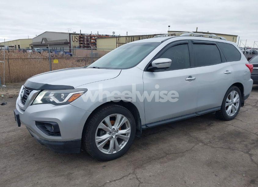 Photo 2 of 2018 Nissan Pathfinder SL (VIN 5N1DR2MM4JC631927)