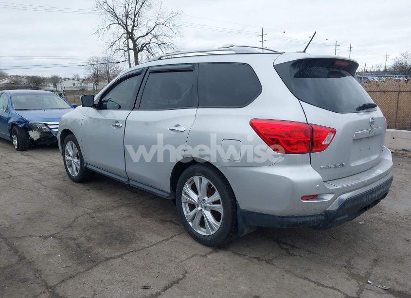 Photo 3 of 2018 Nissan Pathfinder SL (VIN 5N1DR2MM4JC631927)