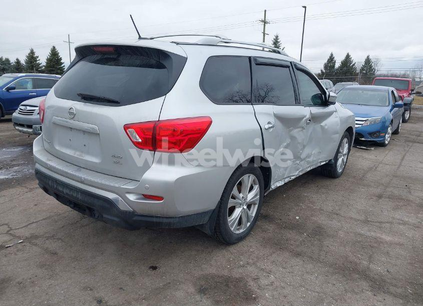 Photo 4 of 2018 Nissan Pathfinder SL (VIN 5N1DR2MM4JC631927)