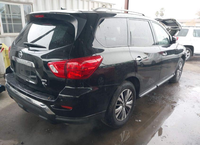 Photo 4 of 2018 Nissan Pathfinder SL (VIN 5N1DR2MM4JC637677)