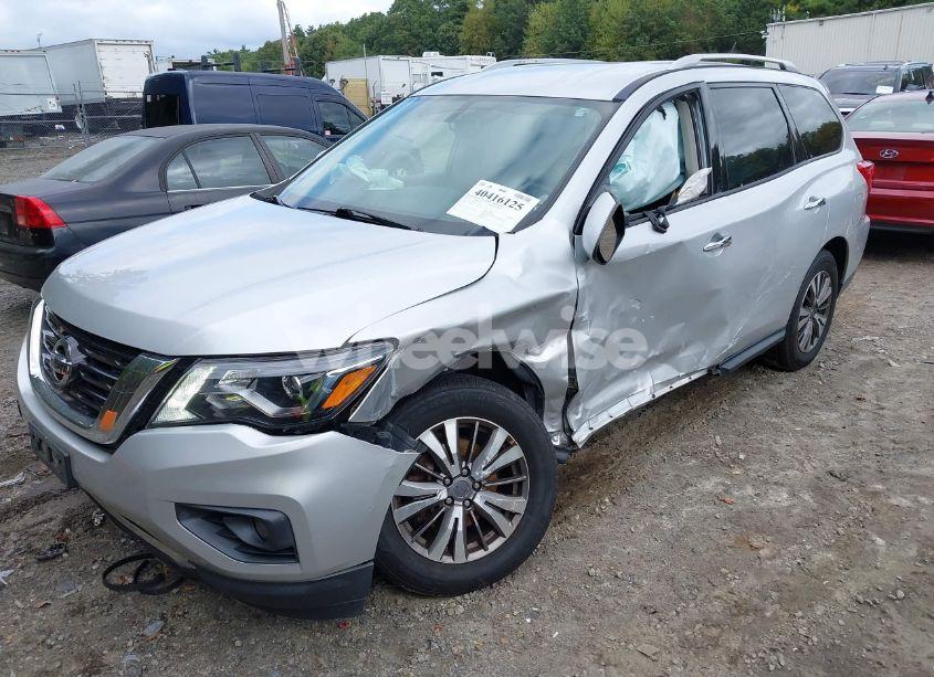 Photo 2 of 2018 Nissan Pathfinder SV (VIN 5N1DR2MM4JC661316)