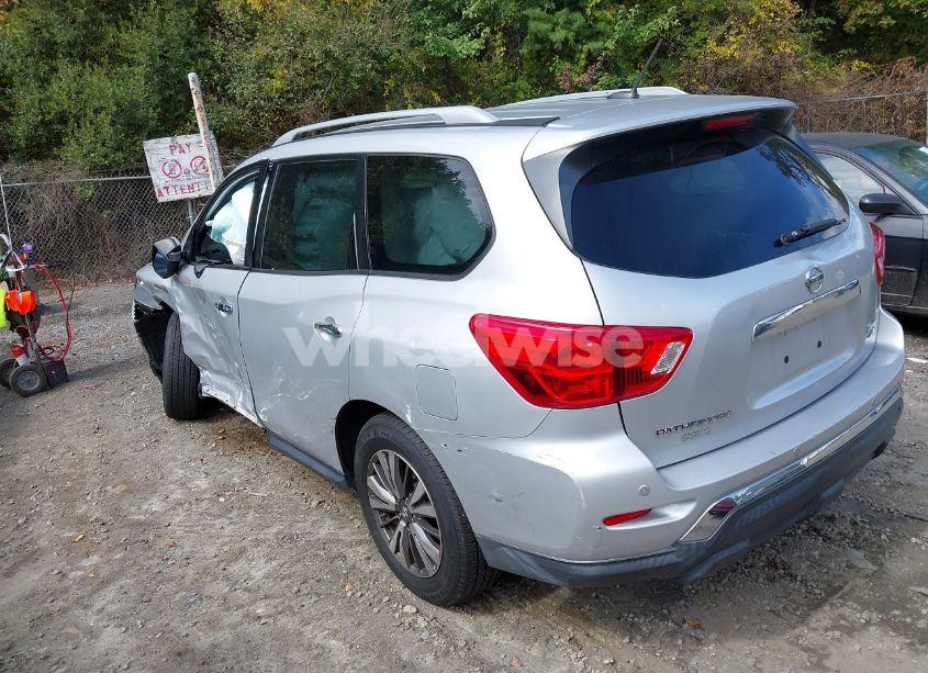 Photo 3 of 2018 Nissan Pathfinder SV (VIN 5N1DR2MM4JC661316)