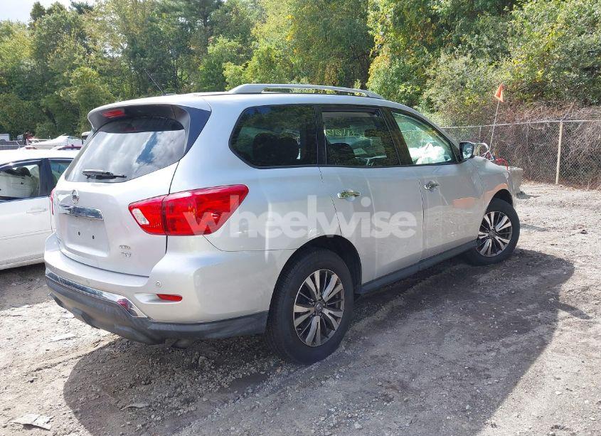 Photo 4 of 2018 Nissan Pathfinder SV (VIN 5N1DR2MM4JC661316)