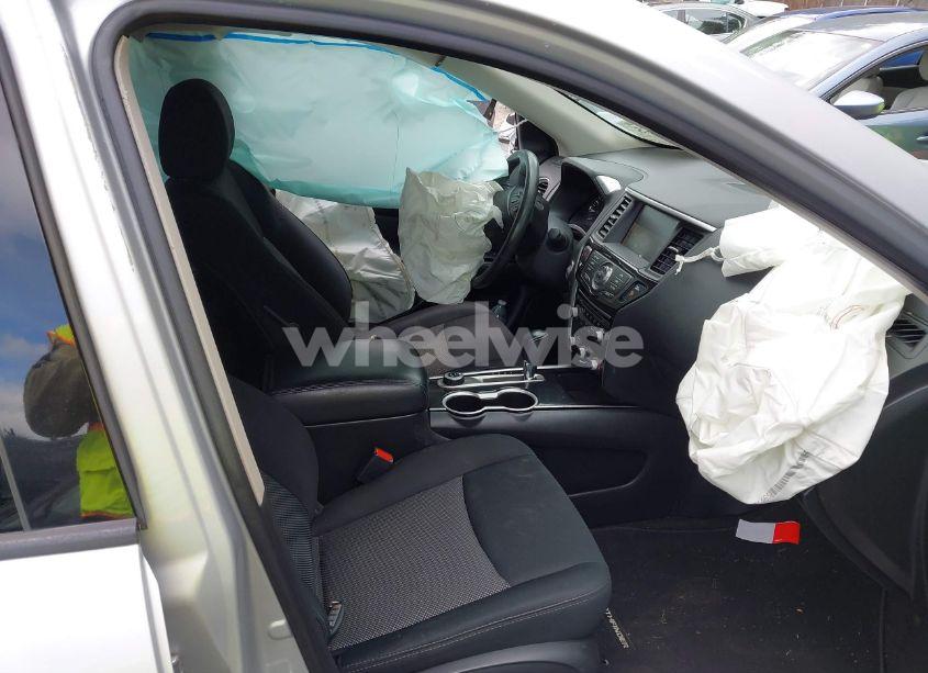 Photo 5 of 2018 Nissan Pathfinder SV (VIN 5N1DR2MM4JC661316)