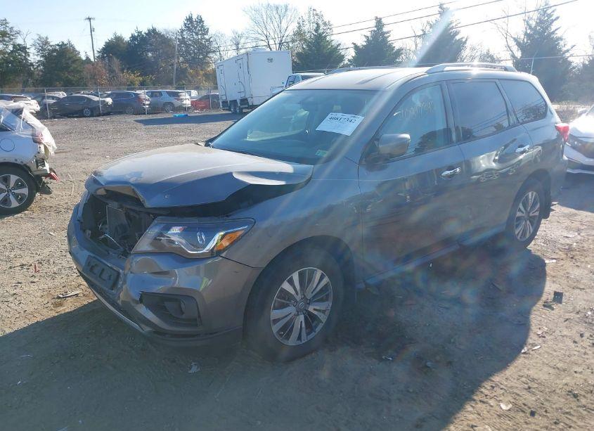Photo 2 of 2019 Nissan Pathfinder SV (VIN 5N1DR2MM4KC614692)