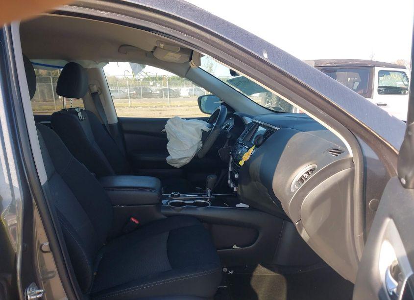 Photo 5 of 2019 Nissan Pathfinder SV (VIN 5N1DR2MM4KC614692)