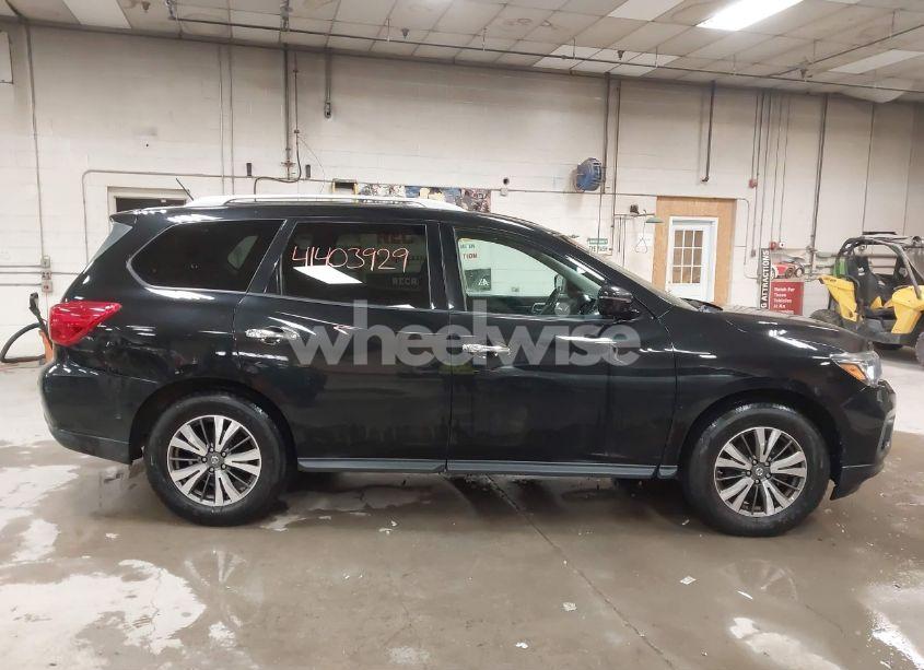 Photo 13 of 2017 Nissan Pathfinder SV (VIN 5N1DR2MM5HC636032)