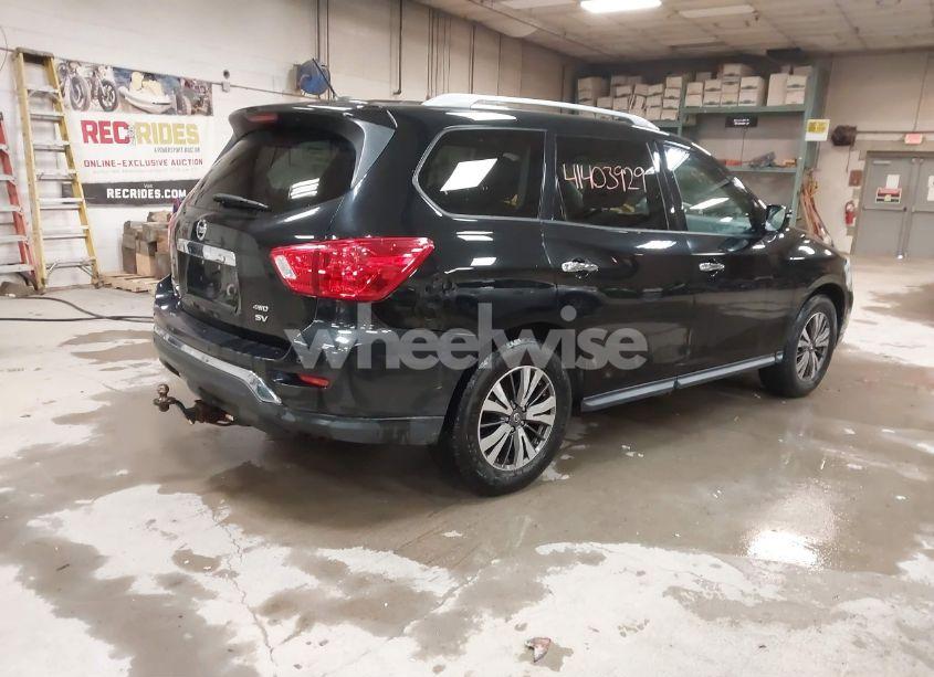 Photo 4 of 2017 Nissan Pathfinder SV (VIN 5N1DR2MM5HC636032)