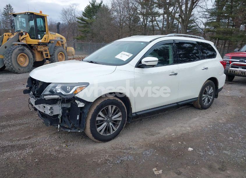 Photo 2 of 2018 Nissan Pathfinder SL (VIN 5N1DR2MM5JC613405)