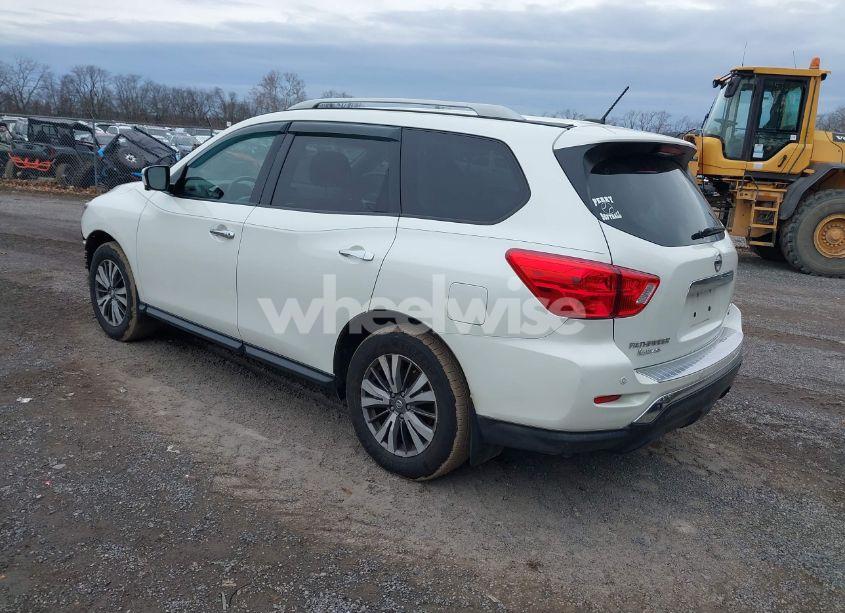 Photo 3 of 2018 Nissan Pathfinder SL (VIN 5N1DR2MM5JC613405)