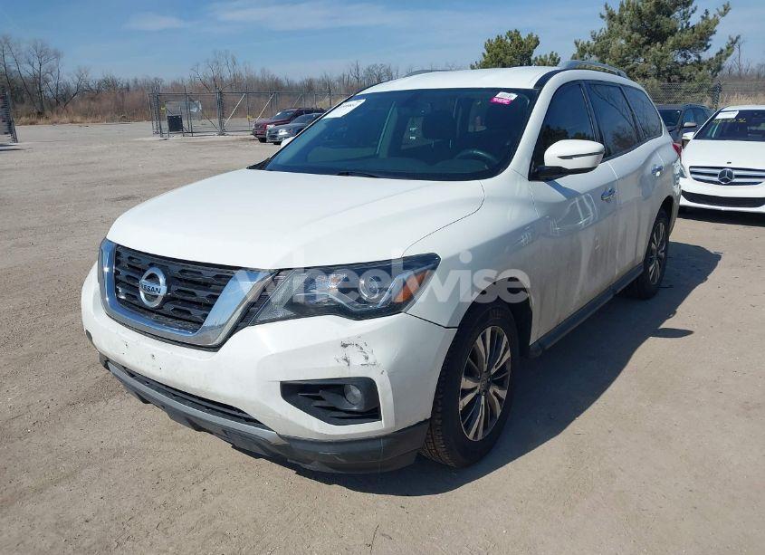 Photo 2 of 2018 Nissan Pathfinder SV (VIN 5N1DR2MM5JC670980)