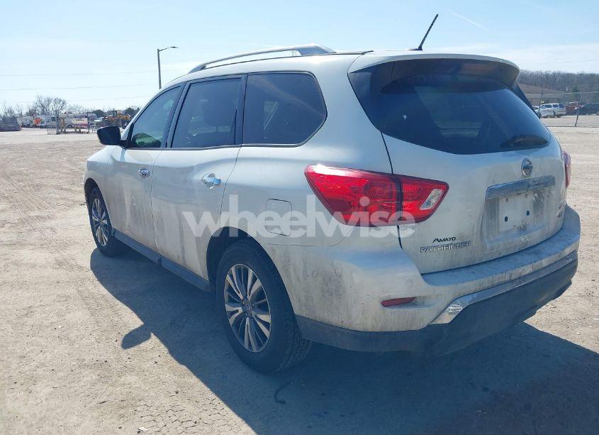 Photo 3 of 2018 Nissan Pathfinder SV (VIN 5N1DR2MM5JC670980)