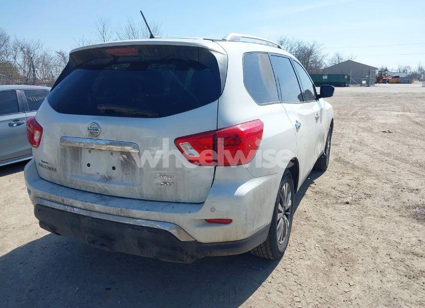 Photo 4 of 2018 Nissan Pathfinder SV (VIN 5N1DR2MM5JC670980)
