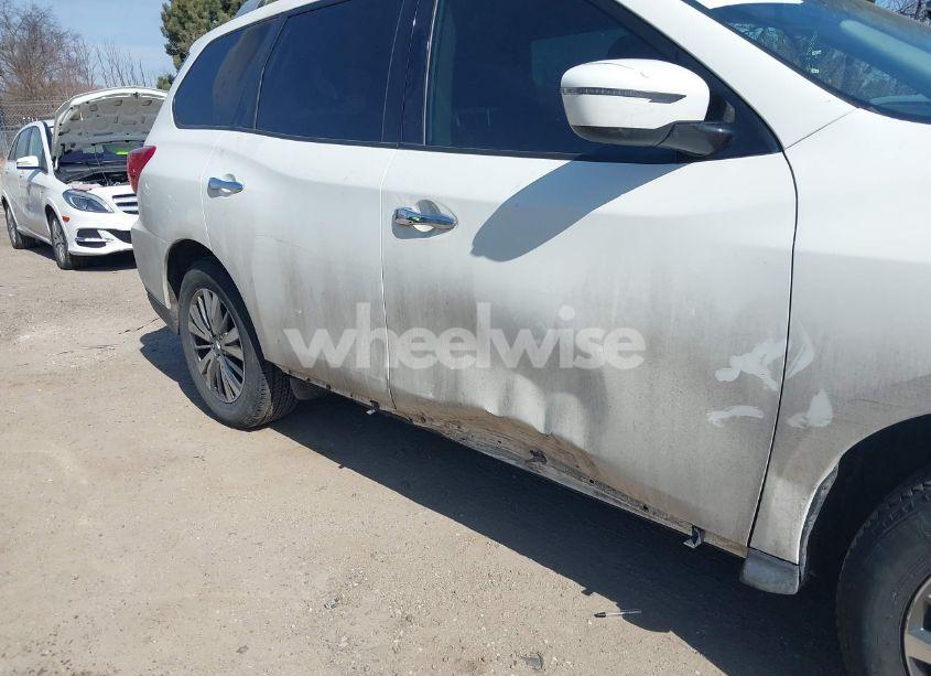 Photo 6 of 2018 Nissan Pathfinder SV (VIN 5N1DR2MM5JC670980)
