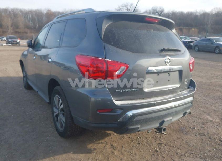 Photo 3 of 2017 Nissan Pathfinder SL (VIN 5N1DR2MM6HC680976)