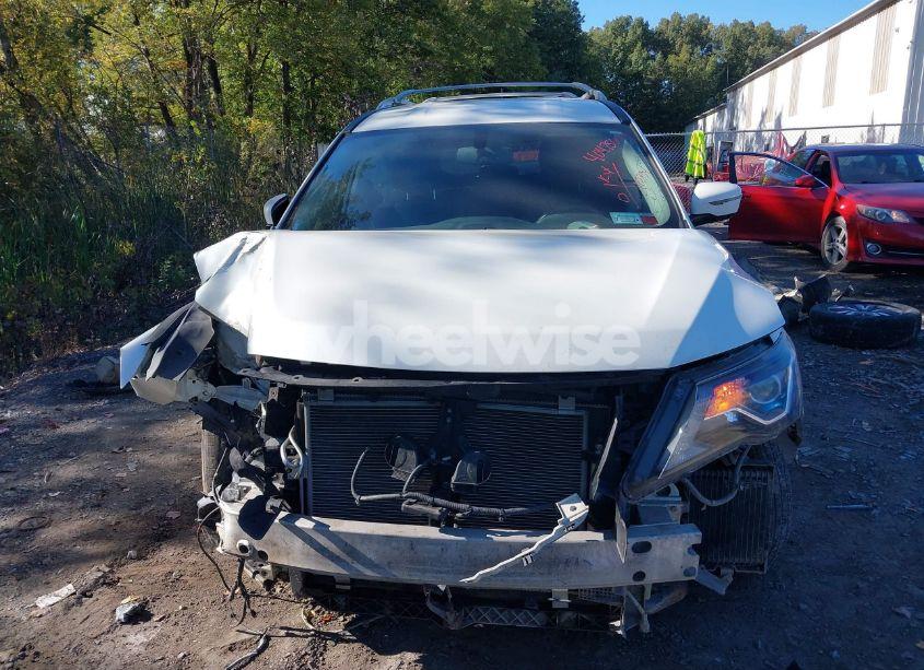 Photo 6 of 2017 Nissan Pathfinder SV (VIN 5N1DR2MM6HC696479)