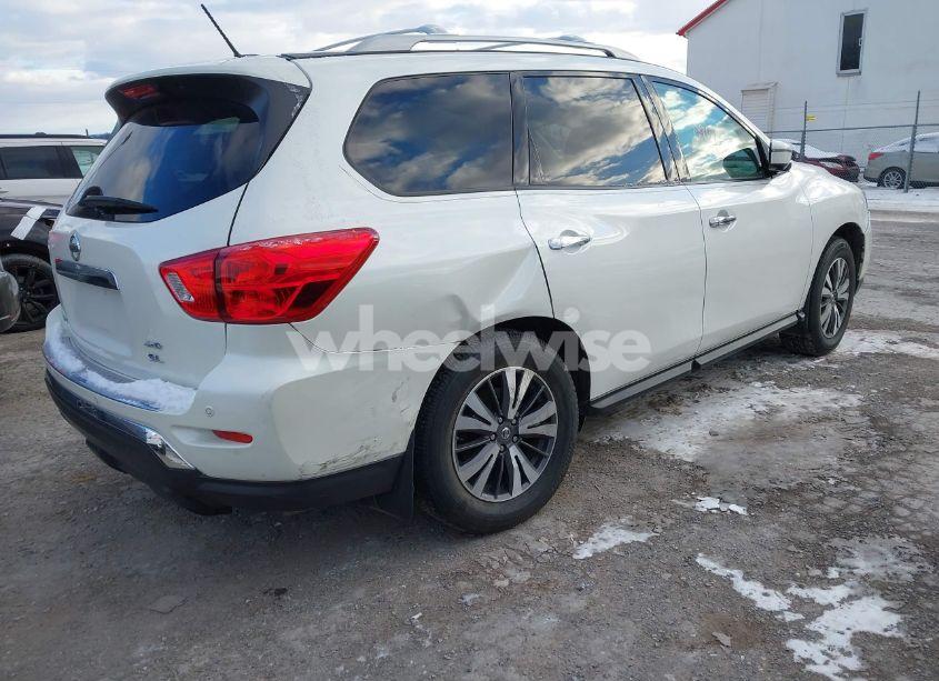 Photo 4 of 2017 Nissan Pathfinder SL (VIN 5N1DR2MM6HC909463)