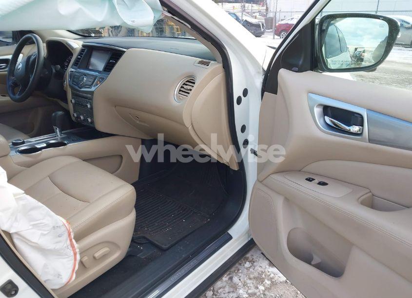 Photo 5 of 2017 Nissan Pathfinder SL (VIN 5N1DR2MM6HC909463)