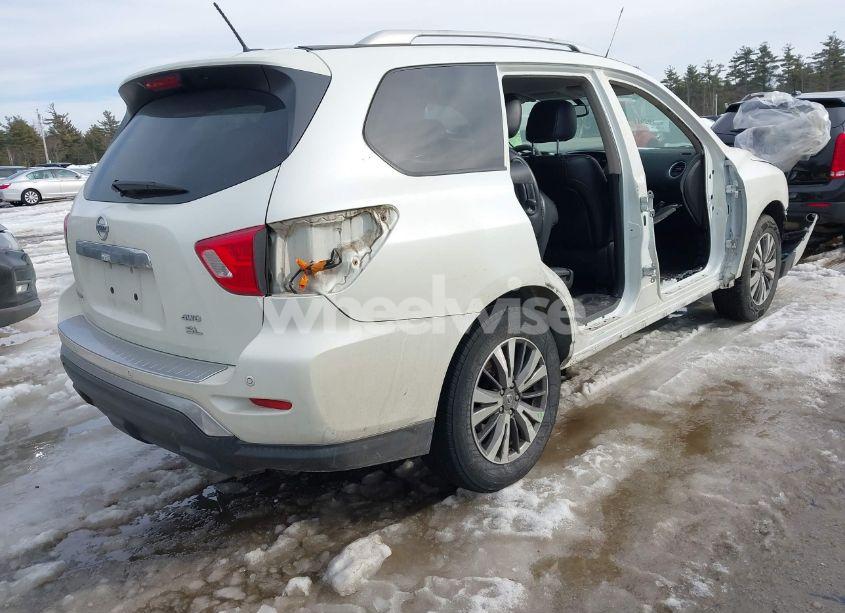 Photo 4 of 2018 Nissan Pathfinder SL (VIN 5N1DR2MM6JC603823)