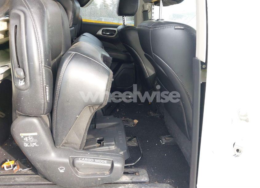 Photo 8 of 2018 Nissan Pathfinder SL (VIN 5N1DR2MM6JC603823)