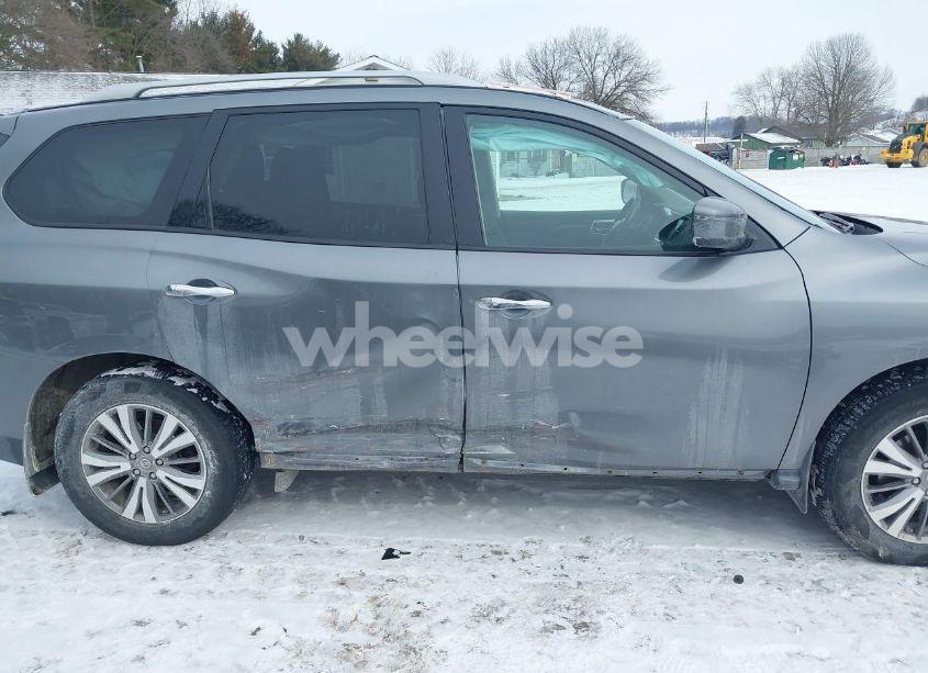 Photo 14 of 2018 Nissan Pathfinder SV (VIN 5N1DR2MM6JC613929)