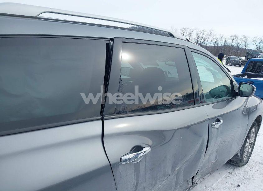 Photo 18 of 2018 Nissan Pathfinder SV (VIN 5N1DR2MM6JC613929)