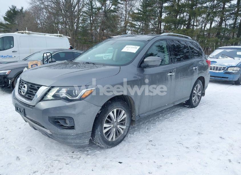 Photo 2 of 2018 Nissan Pathfinder SV (VIN 5N1DR2MM6JC613929)