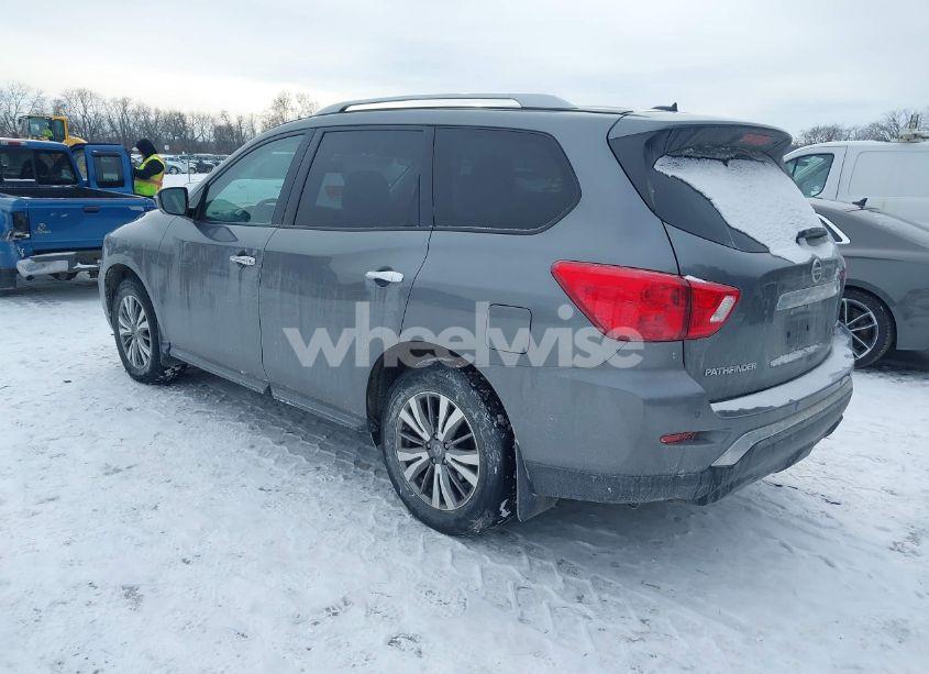 Photo 3 of 2018 Nissan Pathfinder SV (VIN 5N1DR2MM6JC613929)